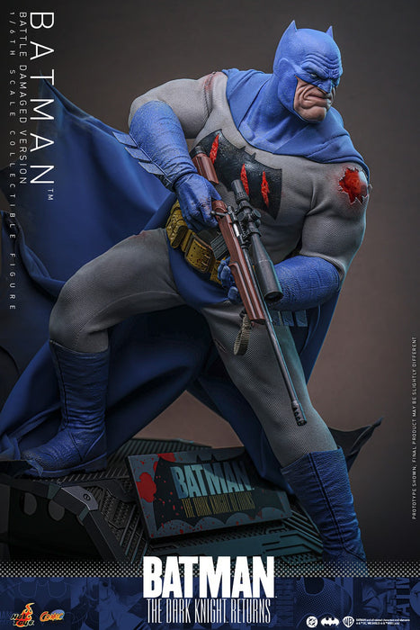 Hot Toys Comics Masterpiece Series: DC Batman The Dark Knight Returns - Batman Battle Damaged Escala 1/6