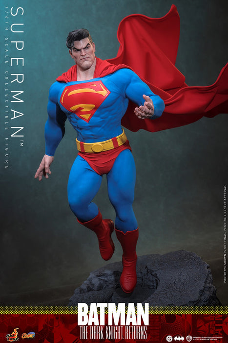Hot Toys Comics Masterpiece Series: DC Batman The Dark Knight - Superman Escala 1/6