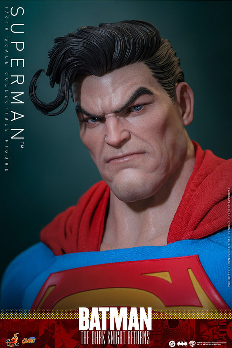 Hot Toys Comics Masterpiece Series: DC Batman The Dark Knight - Superman Escala 1/6