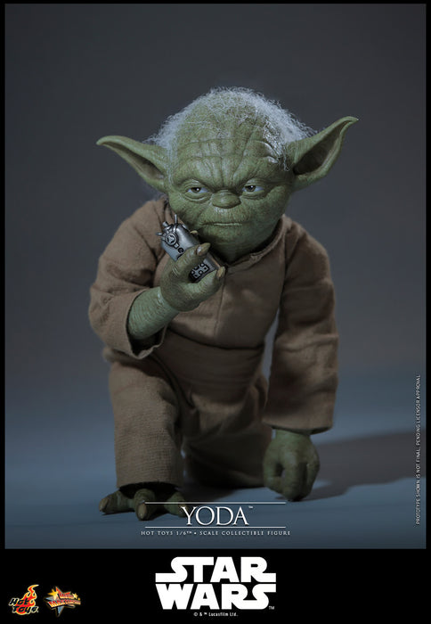 Hot Toys Movie Masterpiece Series: Star Wars Revenge Of The Sith - Yoda Escala 1/6