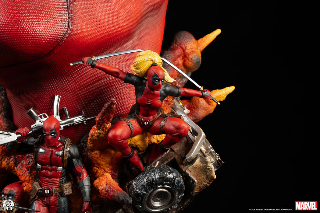 PCS Bust Fine Art Series: Marvel - Deadpool 16.5 Pulgadas