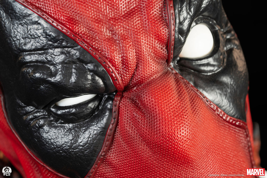 PCS Bust Fine Art Series: Marvel - Deadpool 16.5 Pulgadas