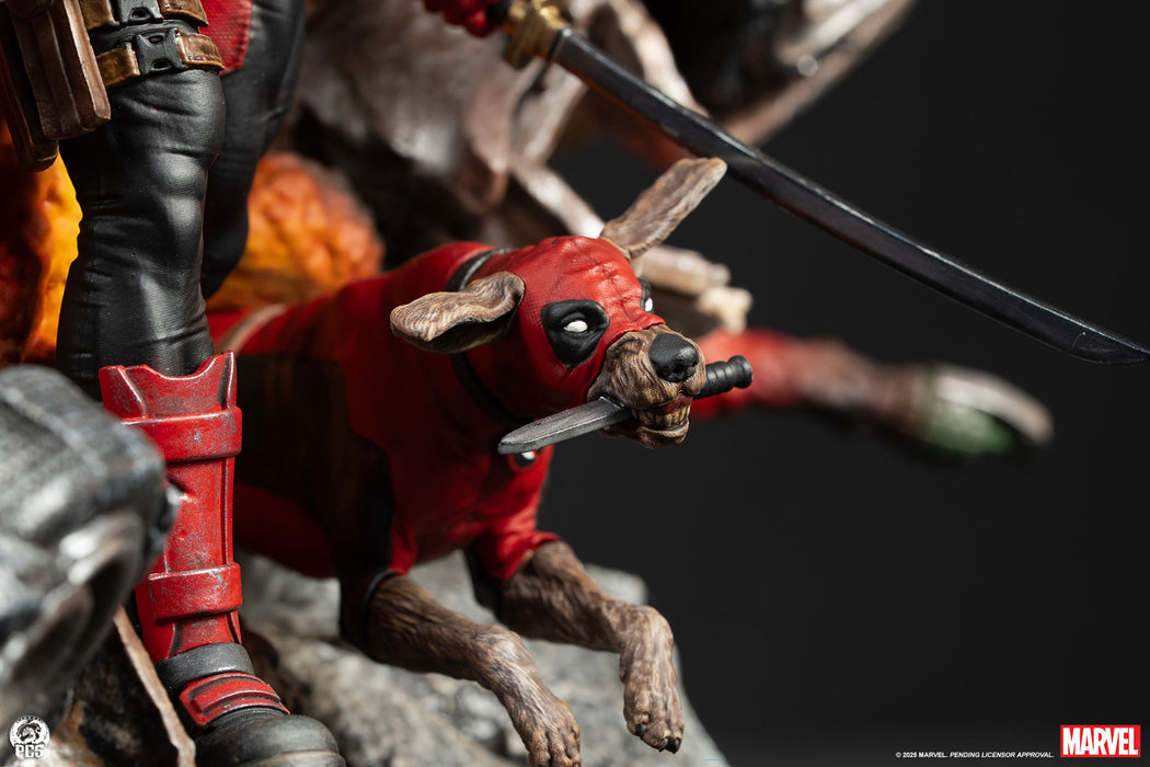 PCS Bust Fine Art Series: Marvel - Deadpool 16.5 Pulgadas