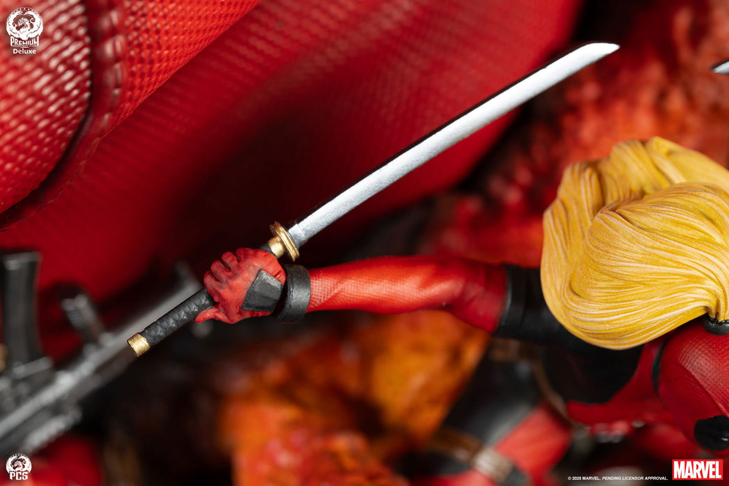 PCS Bust Fine Art Series: Marvel - Deadpool Deluxe 16.5 Pulgadas