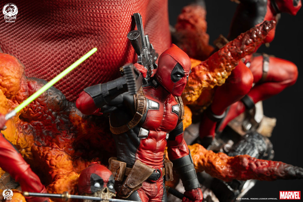PCS Bust Fine Art Series: Marvel - Deadpool Deluxe 16.5 Pulgadas