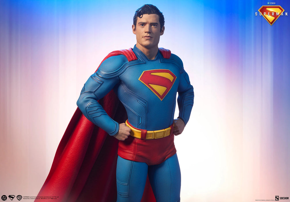 Sideshow Premium Format: DC Superman 2025 - Superman 24 Pulgadas
