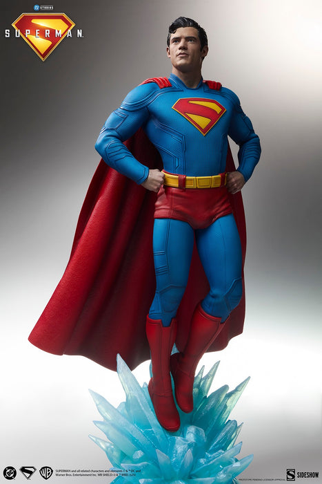 Sideshow Premium Format: DC Superman 2025 - Superman 24 Pulgadas