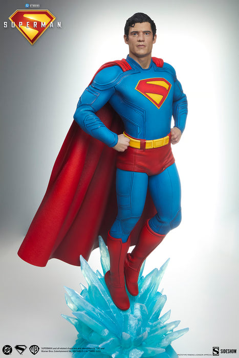 Sideshow Premium Format: DC Superman 2025 - Superman 24 Pulgadas