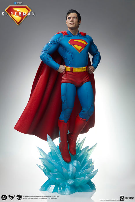 Sideshow Premium Format: DC Superman 2025 - Superman 24 Pulgadas