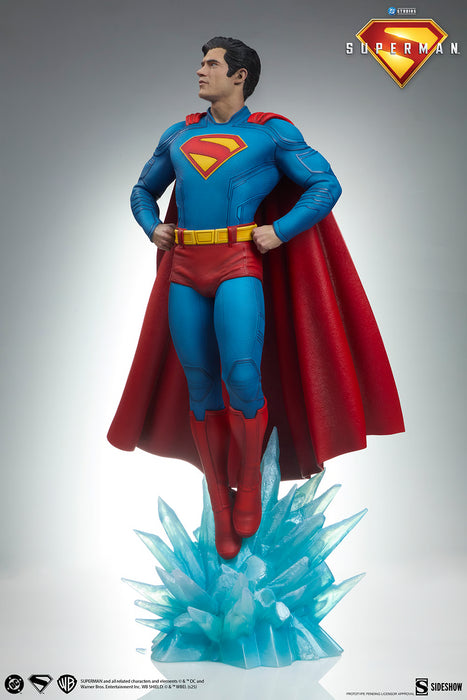 Sideshow Premium Format: DC Superman 2025 - Superman 24 Pulgadas