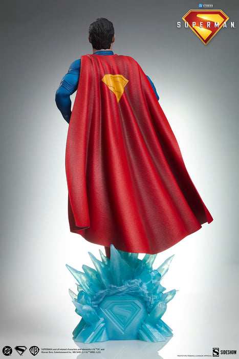 Sideshow Premium Format: DC Superman 2025 - Superman 24 Pulgadas
