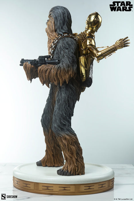 Sideshow Premium Format: Star Wars El Imperio Contraataca -  Chewbacca y C3PO Escala 1/4
