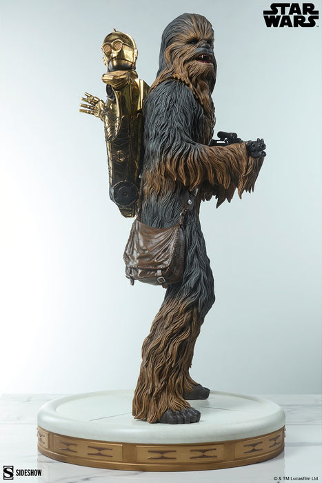 Sideshow Premium Format: Star Wars El Imperio Contraataca -  Chewbacca y C3PO Escala 1/4