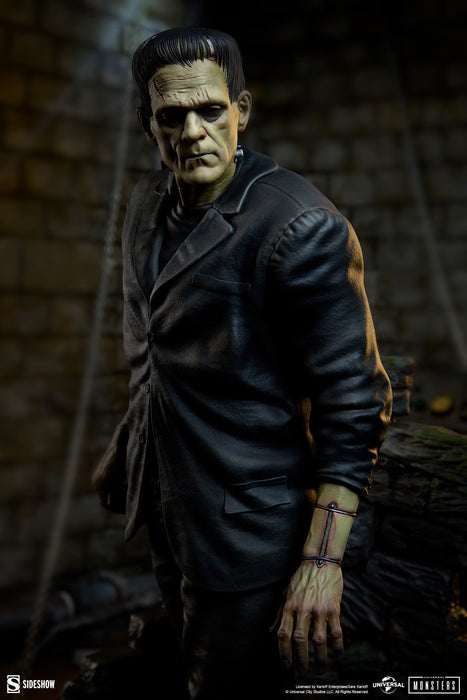 Sideshow Premium Format: Universal Monsters - Frankenstein Collector 22 Pulgadas