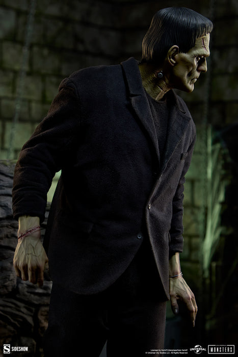 Sideshow Premium Format: Universal Monsters - Frankenstein Mixed Media 22 Pulgadas