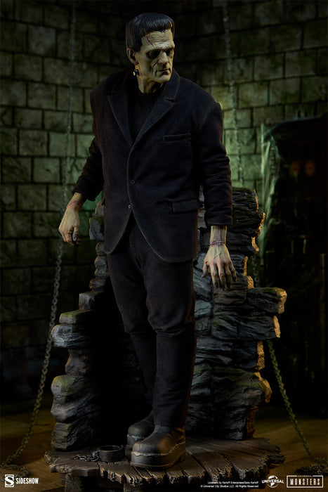 Sideshow Premium Format: Universal Monsters - Frankenstein Mixed Media 22 Pulgadas