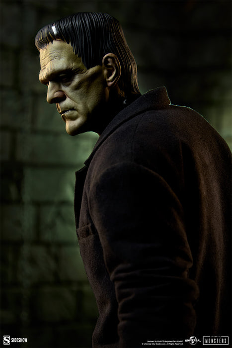 Sideshow Premium Format: Universal Monsters - Frankenstein Mixed Media 22 Pulgadas