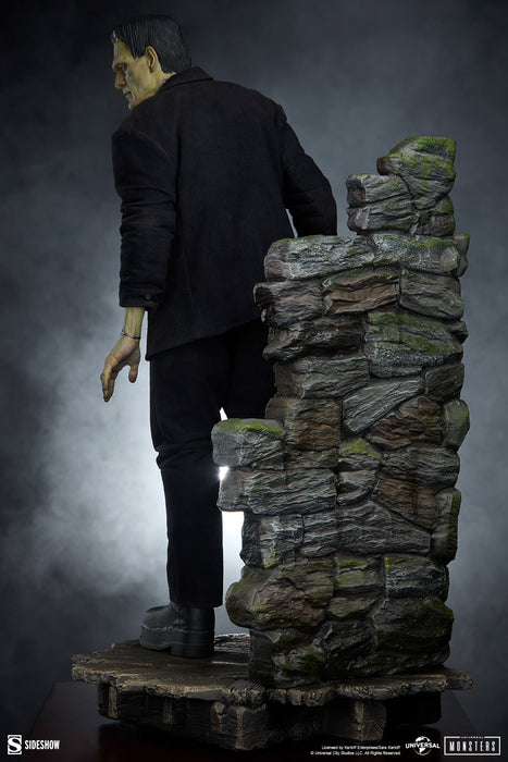 Sideshow Premium Format: Universal Monsters - Frankenstein Mixed Media 22 Pulgadas