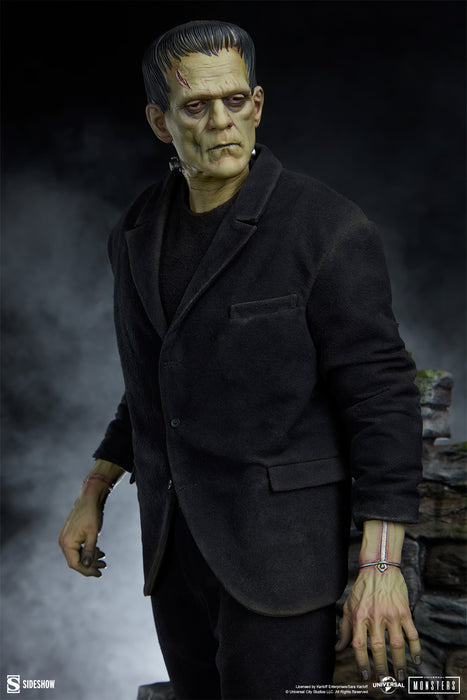 Sideshow Premium Format: Universal Monsters - Frankenstein Mixed Media 22 Pulgadas