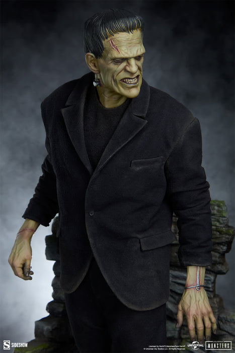 Sideshow Premium Format: Universal Monsters - Frankenstein Mixed Media 22 Pulgadas