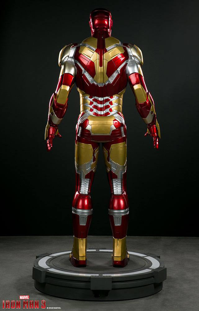 NECA Iron Man - Figura de acción de Iron Man (Mark 42) a escala 3 1/4