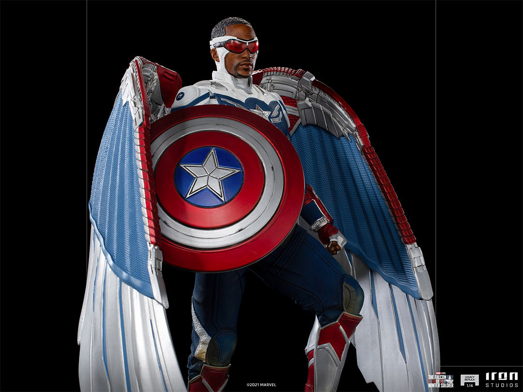 IRON Studios: Falcon y Winter Soldier - Capitan America Sam Wilson Alas Cerradas Legacy Replica 1/4