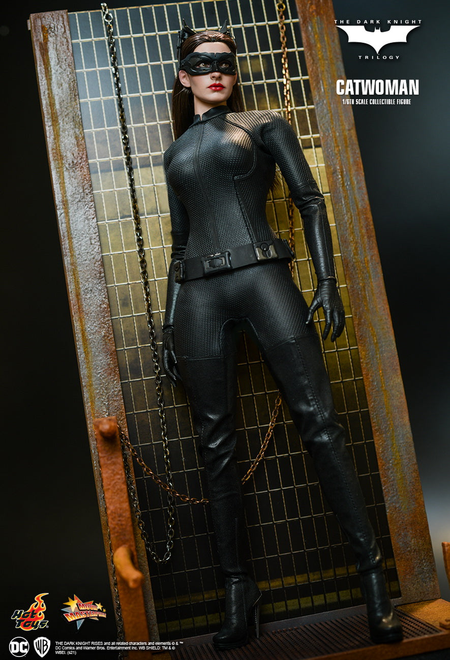 Hot Toys Movie Masterpiece Series: DC The Dark Knight Trilogy - Catwoman Escala 1/6