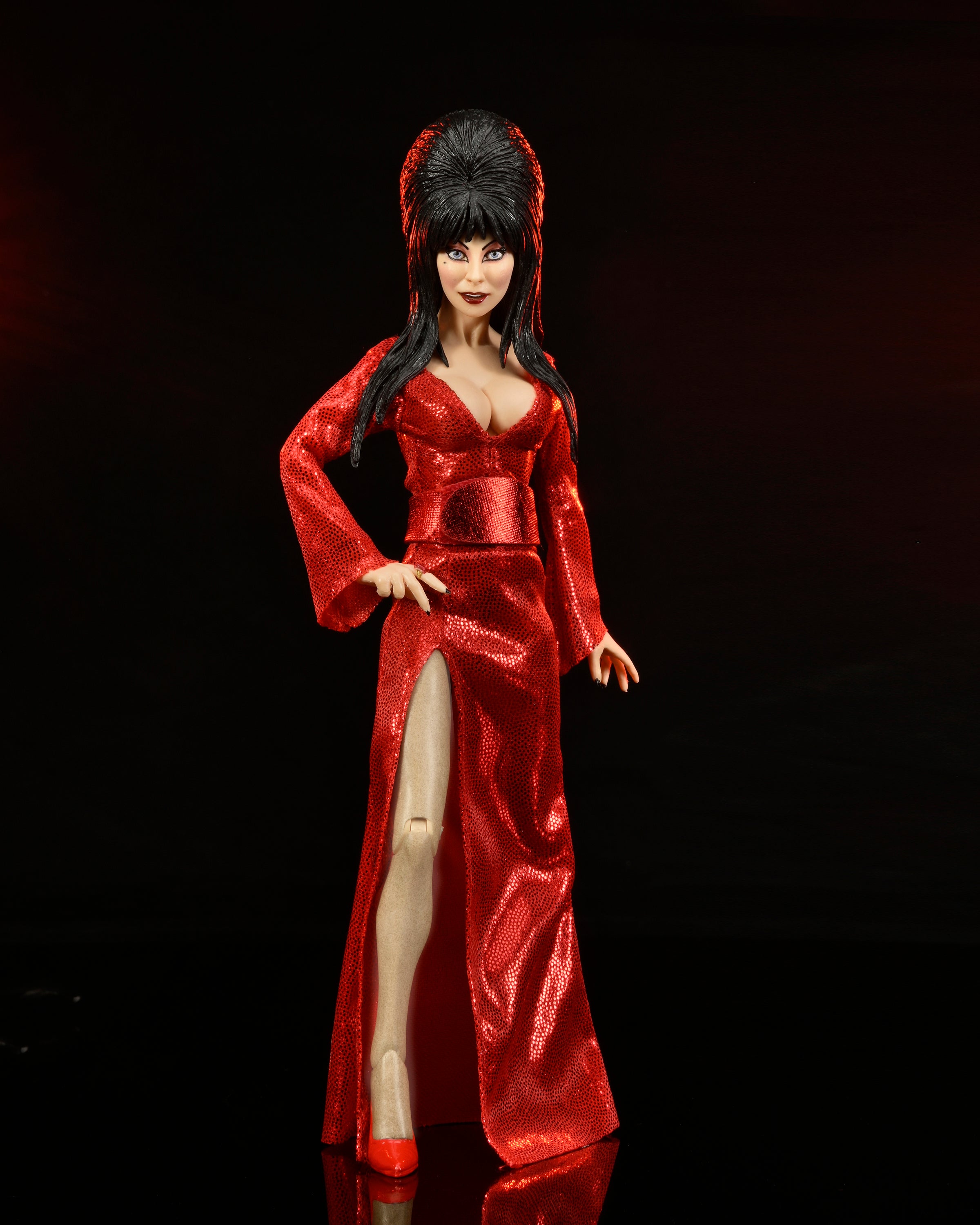 Neca Figura de Accion Vestida: Mistress of the Dark - Elvira ‚Äì Elvira Con Vestido Rojo 8 Pulgadas