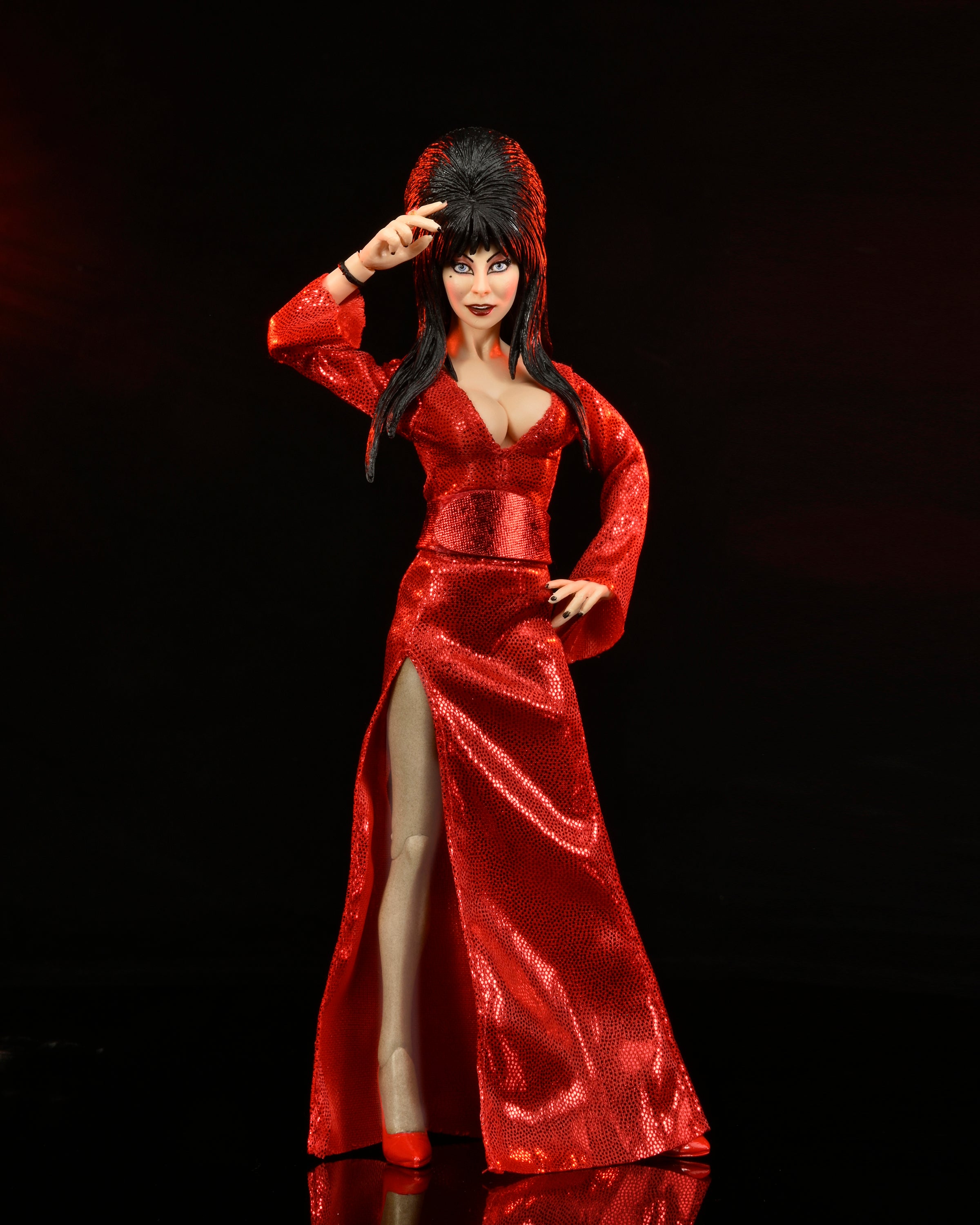 Neca Figura de Accion Vestida: Mistress of the Dark - Elvira ‚Äì Elvira Con Vestido Rojo 8 Pulgadas