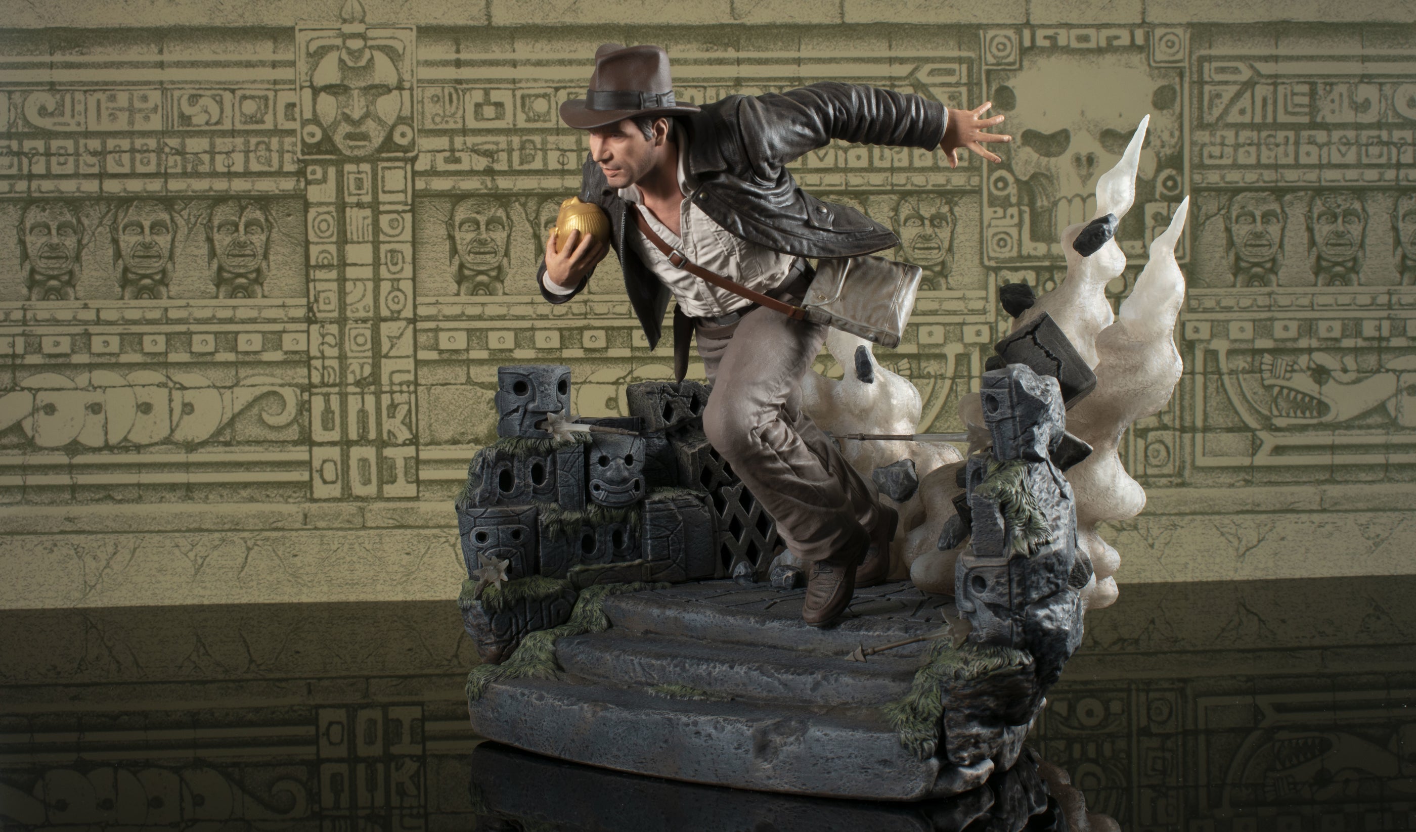Diamond Select Toys Statue Gallery: Indiana Jones y El Arca Perdida - Indiana Jones Deluxe 10 Pulgadas